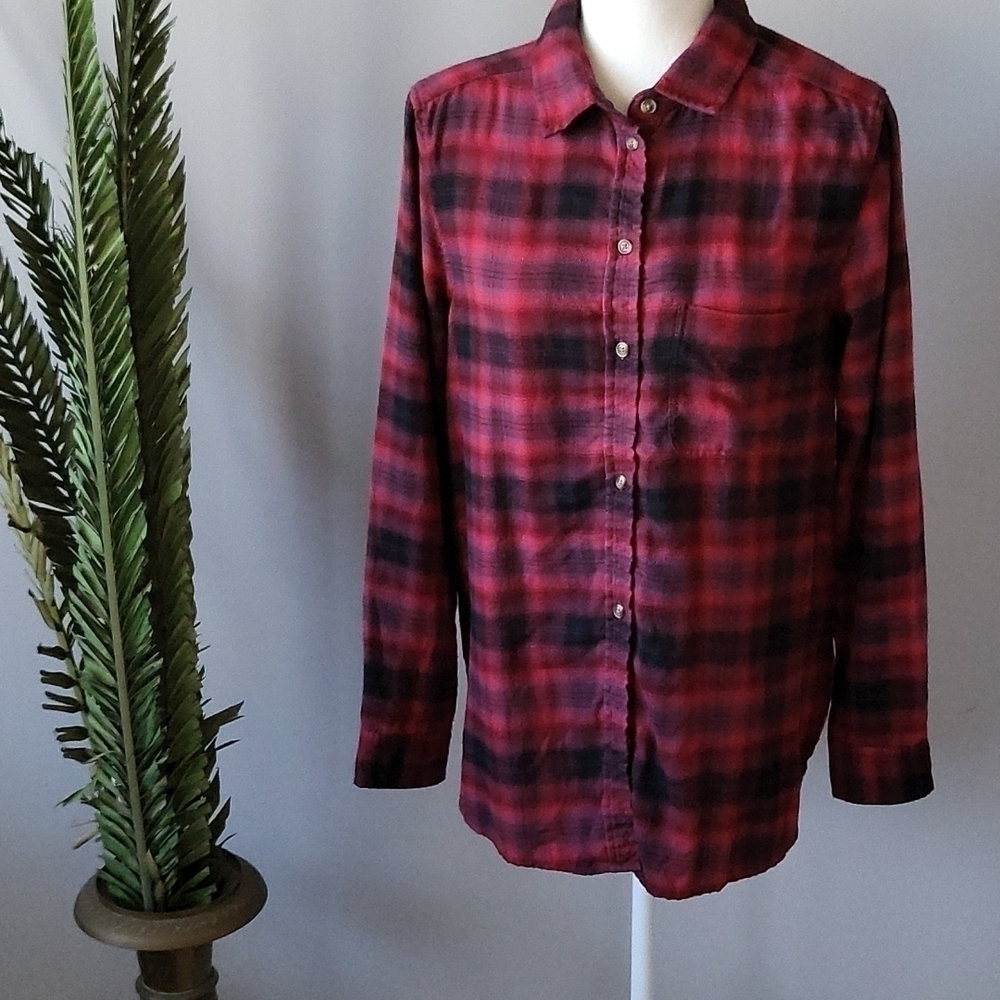 American Eagle Ahh-Mazingly Soft Boyfriend fit red plaid flannel button …